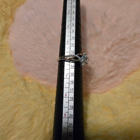 New 925 Sterling Silver Infinity 3 Stone, Round Cut Cubic ZirconiaRing - Picture 2 of 3